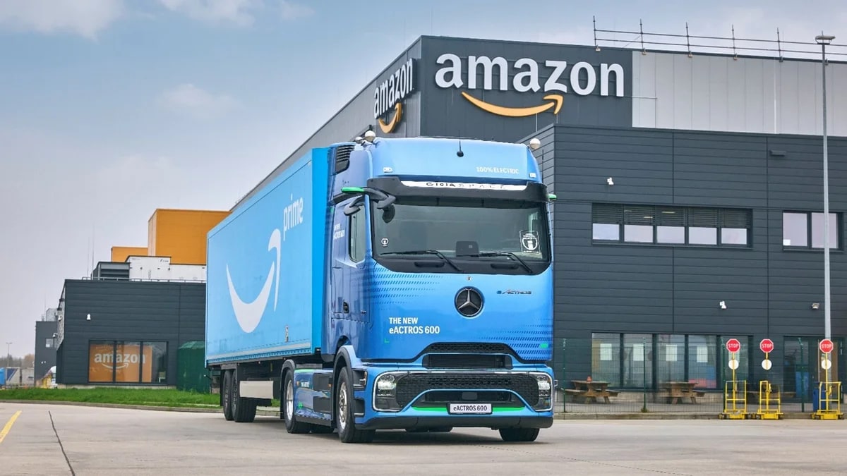 Amazon investiert in elektrische Schwerlastfahrzeuge von Mercedes-Benz Trucks